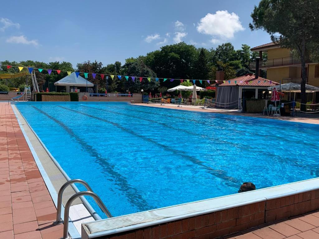 سانثيا Piscina San Lorenzo المظهر الخارجي الصورة
